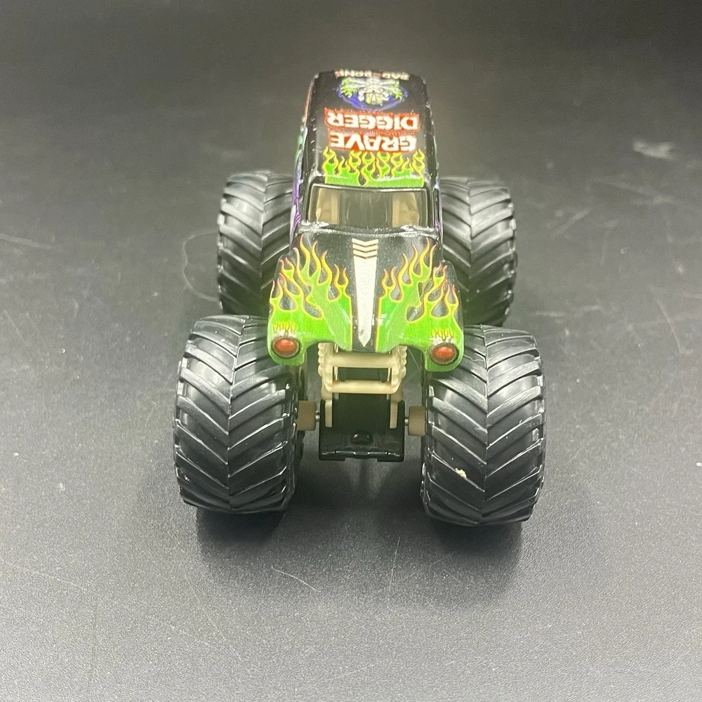 Monster Jam Grave Digger Diecast Top Monster Truck‎ Bad To The Bone 1:24 Scale